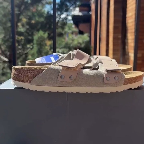 Birkenstock Uji Sandals Women’s 9-9.5 / EUR 40 Taupe Nubuck Suede Leather - Picture 4 of 13